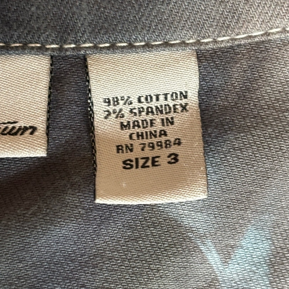 Chico’s Platinum, women’s Tie-Dye Short Sleeve Jean Jacket, size 3 - Picture 4 of 7